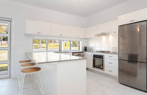 Fingal Bay House | 5 Bent Street - huge house with Foxtel & Aircon