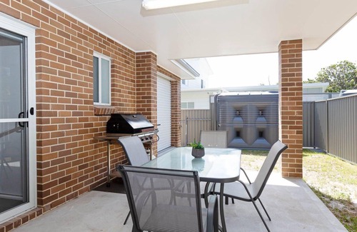 Fingal Bay House | 5 Bent Street - huge house with Foxtel & Aircon