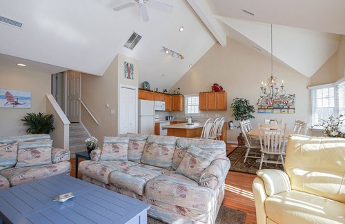 North End House | 5⭐️ “BEST TIME OF the YEAR AVAILABLE!” OCT 3rd-5th wkend! 1 BLOCK TO BEACH!
