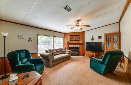 Kingston House | 5 Blocks to Beach Access Sanders Island Getaway!