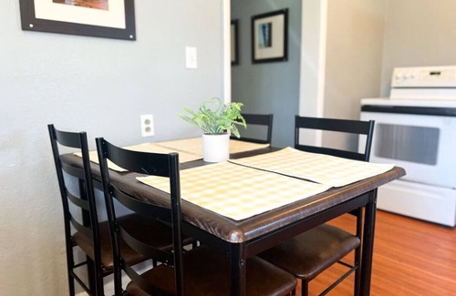Near Eastside House | 5 BR, 10 Beds, Sleeps 14, Large Off-Street Parking