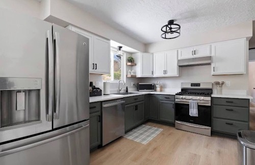 Cedar City House | 5 BR Charming Home Near Temple/SUU with Game Room