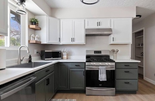 Cedar City House | 5 BR Charming Home Near Temple/SUU with Game Room