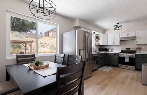Cedar City House | 5 BR Charming Home Near Temple/SUU with Game Room
