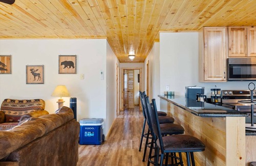Gardiner House | 5 br house with gorgeous mountain and river view by Yellowstone