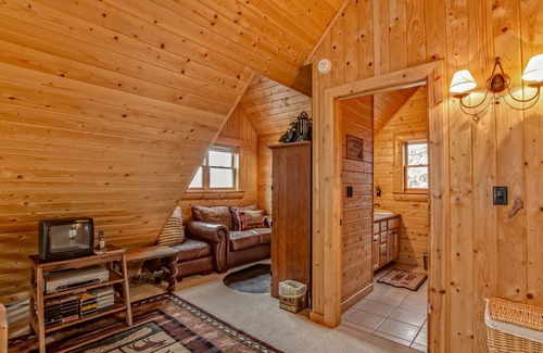 Rutherfordton Cabin | 5 BR Log Home - 5 Min/2.7miles to TIEC - with a Hot Tub on 18 acres "Creekside"