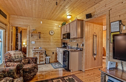 Rutherfordton Cabin | 5 BR Log Home - 5 Min/2.7miles to TIEC - with a Hot Tub on 18 acres "Creekside"