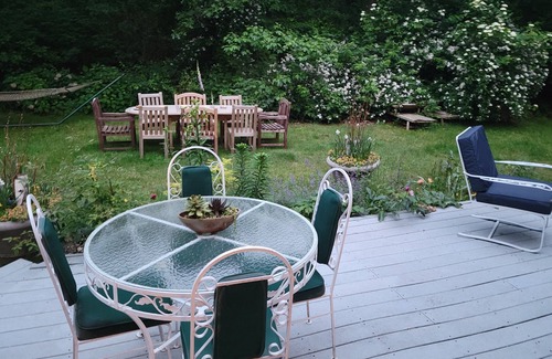 Sandwich House | 5 Cardinal Rd - Spacious 4BR Retreat: Hot Tub, Firepit, Pet-Friendly, Sleeps 10