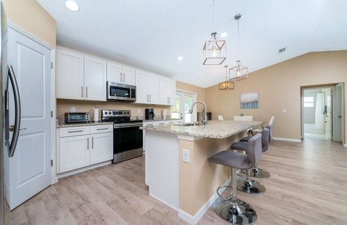 North Port House | 5★ Family Oasis | Great Location | ♛Royal Beds
