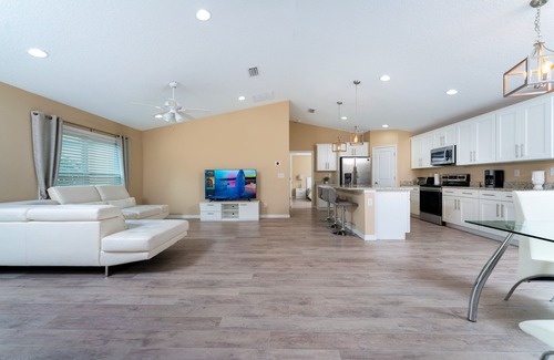 North Port House | 5★ Family Oasis | Great Location | ♛Royal Beds