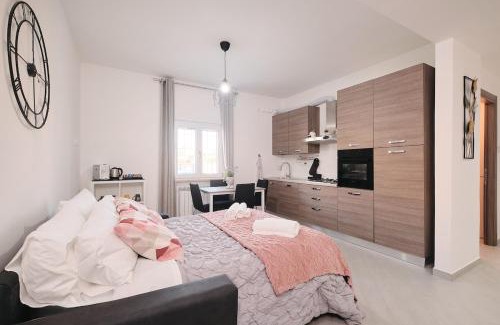 Focene Apartment | 5 FCO Modern & Spacious, Free Parking