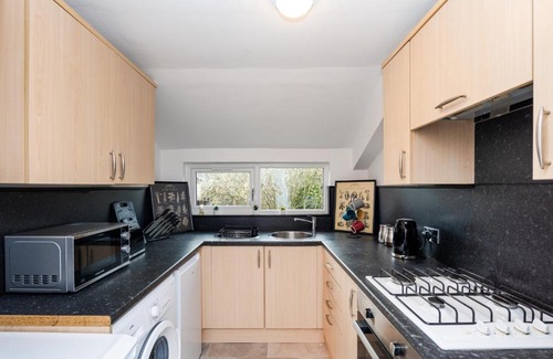 Coatbridge Apartment | 5 Individual Beds - Free Parking