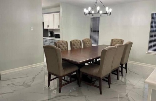 North San Antonio - SAT House | 5 king beds 155” 10 seat theater room & pool table
