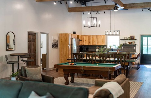Nellysford House | 5 King Beds | Sleeps 18 | Game Room | Brew Trail
