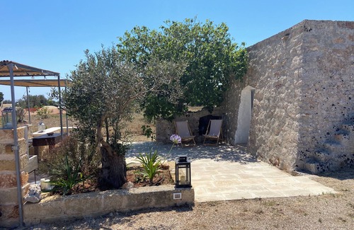 Salve House | 5 km from the beaches of Pescoluse, charming trullo in the countryside in Salve