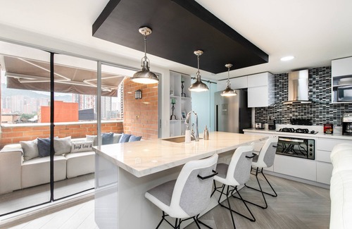 Sabaneta Condo | 5* Luxurious 2B/2B/2T condo in front of famous Parque de Sabaneta