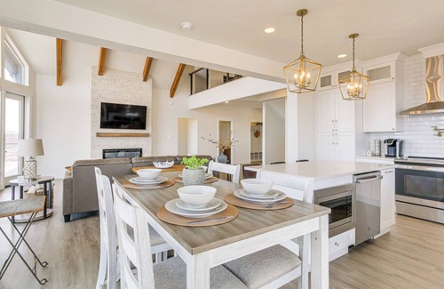 Sweetwater House | 5 Mi to Bear Lake State Park: Home w/Deck
