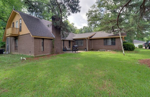 Tougaloo House | 5 Mi to Bellhaven: Spacious Getaway in Jackson