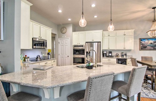 Ocean View House | 5 Mi to Bethany Beach: Chic Home w/Grill!