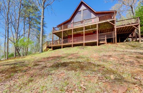 Murphy House | 5 Mi to Cherokee Lake Pet-Friendly Cabin with Deck!