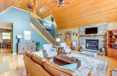 Murphy House | 5 Mi to Cherokee Lake Pet-Friendly Cabin with Deck!
