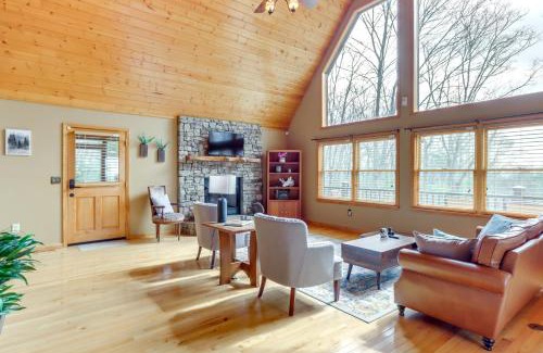 Murphy House | 5 Mi to Cherokee Lake Pet-Friendly Cabin with Deck!