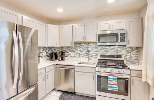 Rosedale House | 5 Mi to Downtown Baltimore: Quiet Home w/Porch