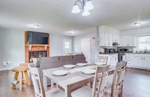 Fayetteville House | 5 Mi to Dtwn: Family-Friendly Fayetteville Home!