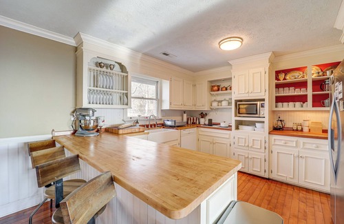 Blowing Rock House | 5 Mi to Dtwn: Pet-Friendly Gem in Blowing Rock!