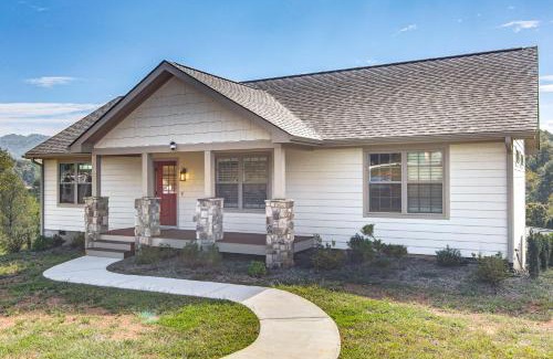 Weaverville House | 5 Mi to Dtwn, Stunning Views Weaverville Retreat!