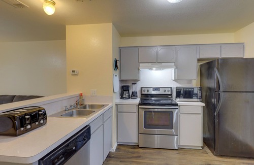 Killeen House | 5 Mi to Fort Hood Shopping: Quiet Killeen Townhome