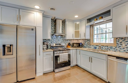 Acworth House | 5 Mi to Lake Acworth: Georgia Gem w/Private Patio