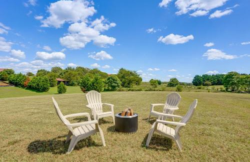 Livingston House | 5 Mi to Lake Anna State Park Modern Family Home!