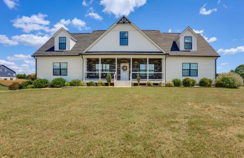 Livingston House | 5 Mi to Lake Anna State Park Modern Family Home!
