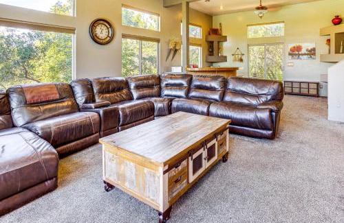 Wolf Creek House | 5 Mi to Powder Mtn Tuscan Mountain Retreat