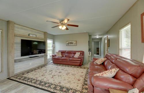 Sublime House | 5 Mi to Splashway Waterpark Cabin in Rock Island