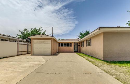 Roswell House | 5 Mi to UFO Museum Roswell Home with Spacious Yard!