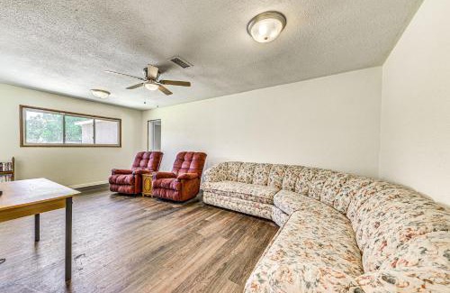 Roswell House | 5 Mi to UFO Museum Roswell Home with Spacious Yard!