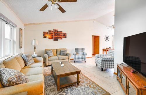 Spring Hill House | 5 Mi to Weeki Wachee Spring Hill Home with Lanai