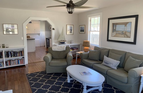 Edgartown House | .5 mile Walk to Edgartown Center. Inside the triangle. 3 mi to South Beach.