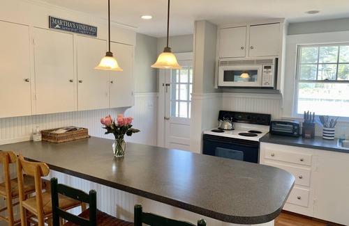 Edgartown House | .5 mile Walk to Edgartown Center. Inside the triangle. 3 mi to South Beach.