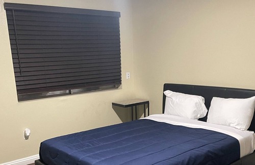 Chinatown Condo | .5 miles away to Las Vegas Blvd strip.