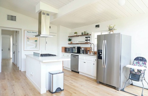 Fullerton House | 5 Miles to Disneyland - NEW Modern Home + Pool Table