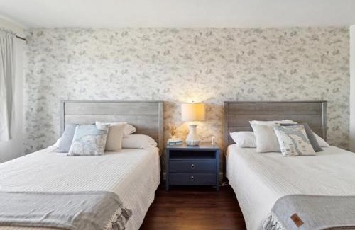 Petoskey House | 5 min Drive to DT Petoskey Lake Views Workspace
