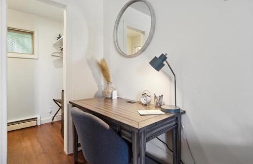 Petoskey House | 5 min Drive to DT Petoskey Lake Views Workspace