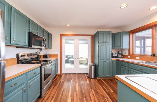 Lyndhurst House | 5 min from slopes. Luxury Wintergreen Mt Home + All the Amenities!