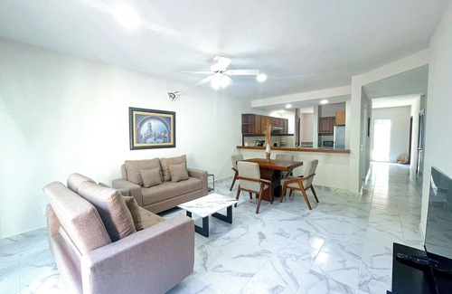 South Shore Hotel Area Villa | 5 MIN FROM THE BEACH! A6 Villas Mares de Verano