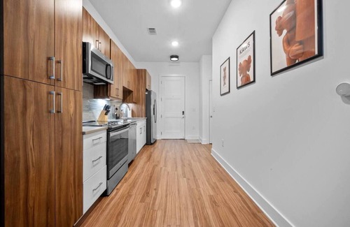Home Park Apartment | 5 min to Atlantic Station! Stylish Studio with sauna & rooftopn