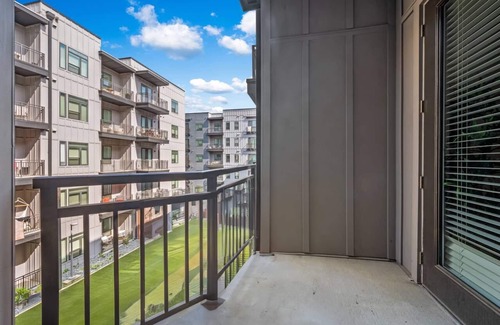 Home Park Apartment | 5 min to Atlantic Station! Stylish Studio with sauna & rooftopn