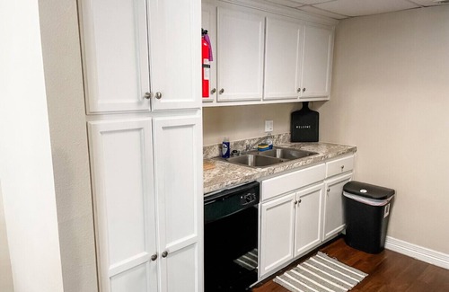 Central City Apartment | 5 Min to Beach & Downtown: Sleeps 5, Budget Stay